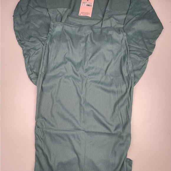 COORD RIB CROP TOP AND MIDAXI
SKIRT SET
Powder Blue - Picture 2 of 4